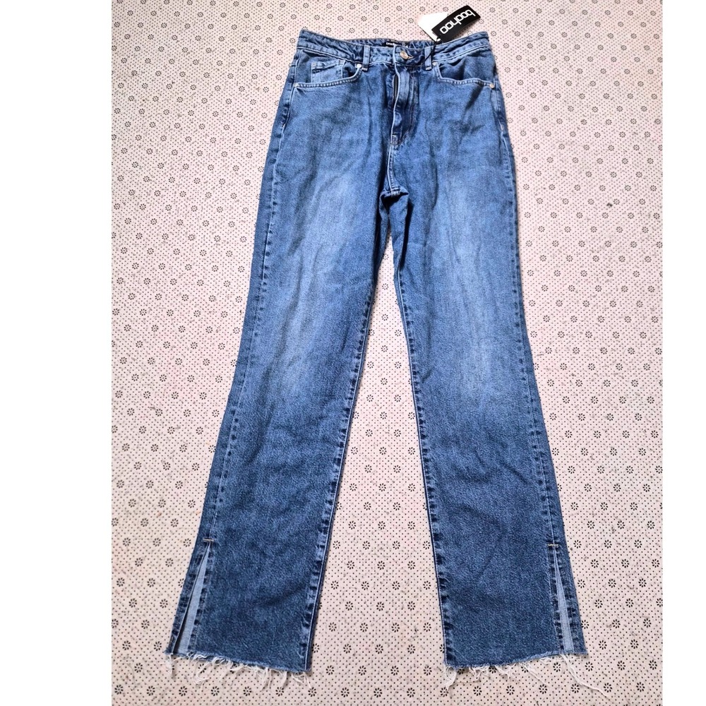 NWT Boohoo High Rise Raw Edge Split Hem Straight Leg Jeans Mid Wash Blue Size 8